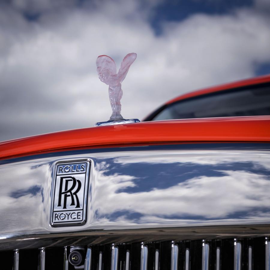 Логотип Rolls-Royce Cullinan Fux Orange 2019 года  (фото 3 из 32)